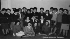 Grupo de mujeres (hacia 1965)